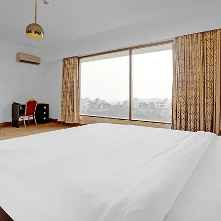 Townhouse Royal Palms Shared Serviced 4* Mumbai