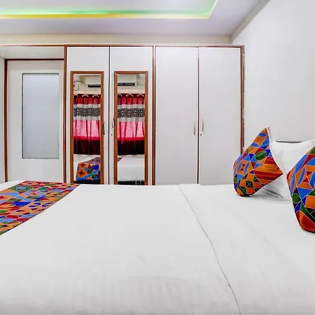 Hotel Fabhotel Dream Palace