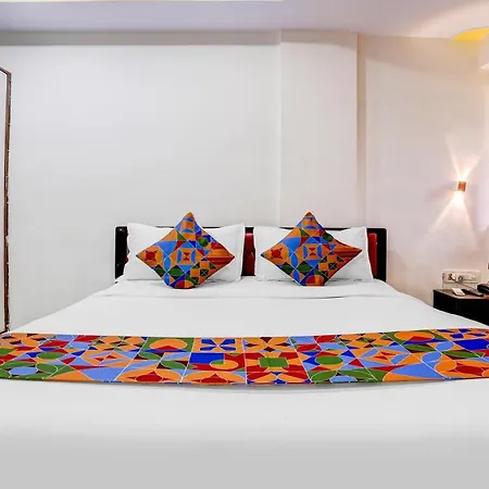 Fabhotel Dream Palace 3*