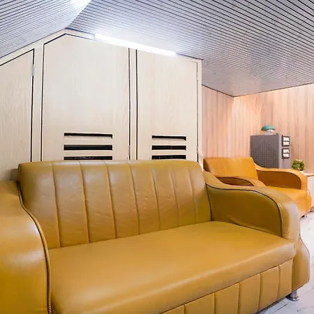 Fabhotel Dream Palace