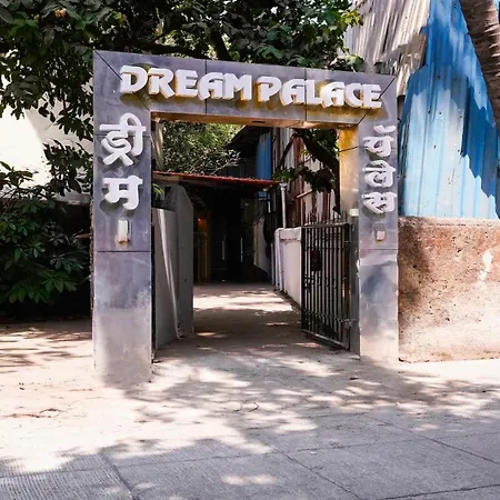 Hotel Fabhotel Dream Palace