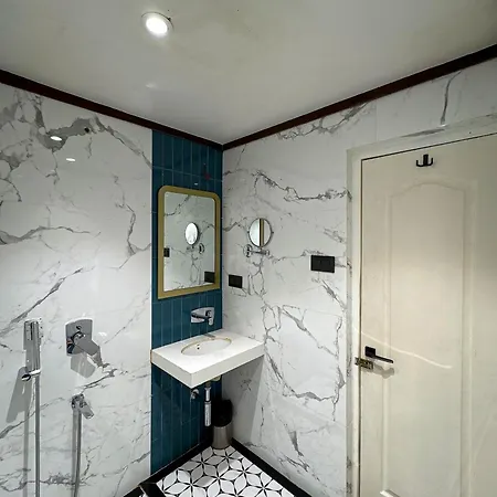 Gulf Mumbai- The Boutique Colaba 4*