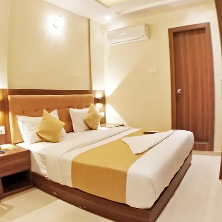 Emerald Near T2 International Airport Hotel 3*