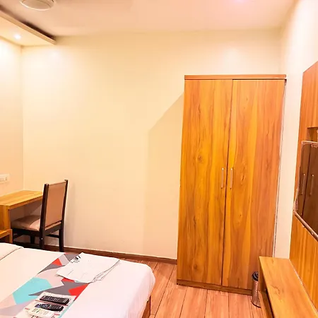 Hotel Cozy T2 Airport 3*