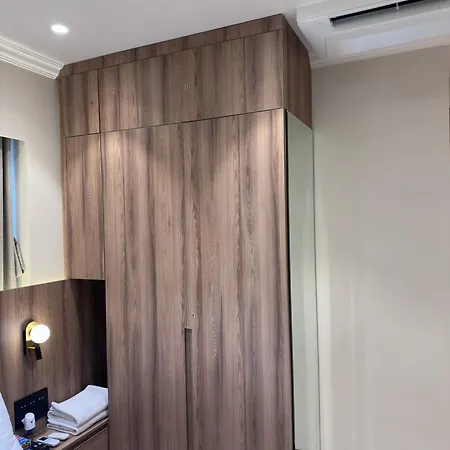 Rudraya Homes - Cozy Premium Serviced Khar - Next To Bandra Apartment