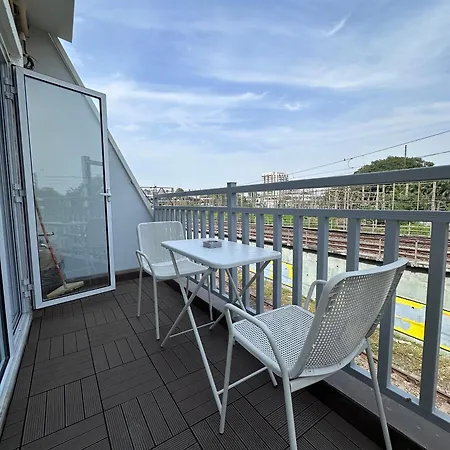Rudraya Homes - Cozy Premium Serviced Khar - Next To Bandra Apartment Mumbai