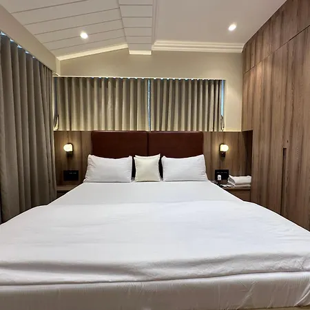 Apartment Rudraya Homes - Cozy Premium Serviced Khar - Next To Bandra Mumbai