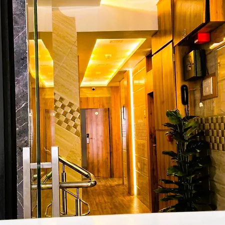 Hotel National - Grant Road 3*