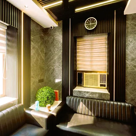 Hotel National - Grant Road 3*
