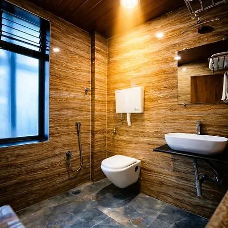 Hotel National - Grant Road 3*