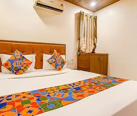Glitz New United Nr International Airport Guest house Mumbai