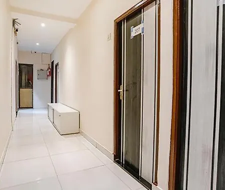 Glitz New United Nr International Airport Guest house Mumbai