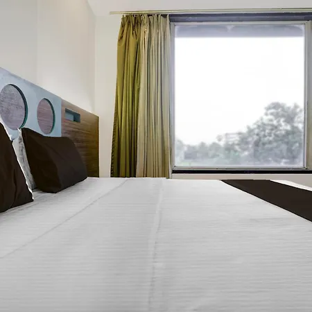 Collection O Lodha Experia Mall Dombiwali Formerly Rr Hotel