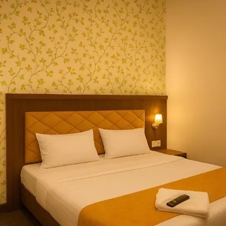 Glitz Saineel Executive Near Juhu Hotel
