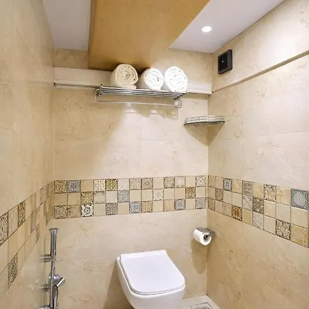 Glitz Saineel Executive Near Juhu Hotel
