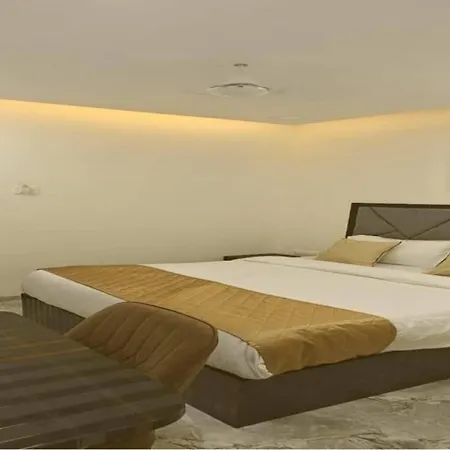 Guest house Glitz Beverly-near Us Consulate Kurla Mumbai