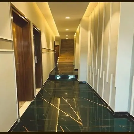 Guest house Glitz Beverly-near Us Consulate Kurla
