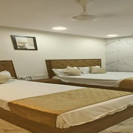 Guest house Glitz Beverly-near Us Consulate Kurla 4*