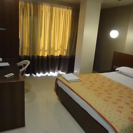 Fabhotel Imperial Residency