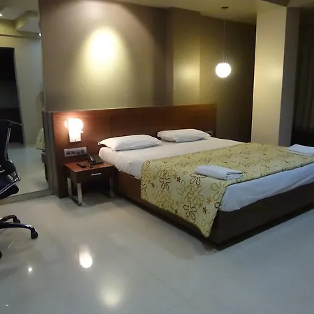 Fabhotel Imperial Residency 3*