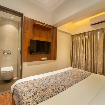 Kalpana Palace, 2*