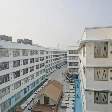 Townhouse Royal Palms Shared Serviced 4* Mumbai