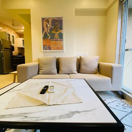 Connekthomes - Modern2Bed-Bandraarea Apartment *