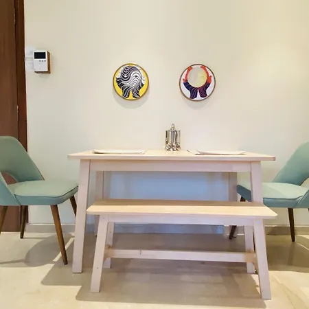 Connekthomes - Modern2Bed-Bandraarea Apartment *