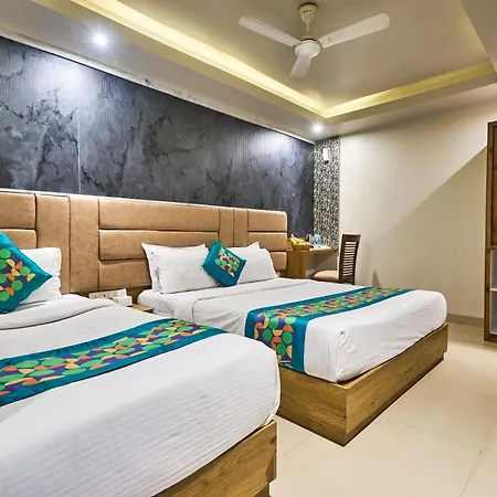 Hotel Treebo Amber International Airport T2 3*