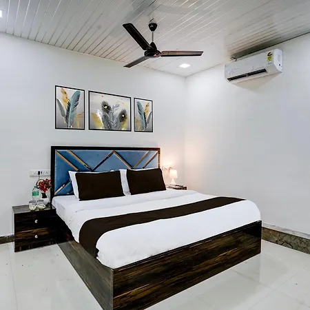 Oyo 77012 Moss View - Moca 3* Mumbai