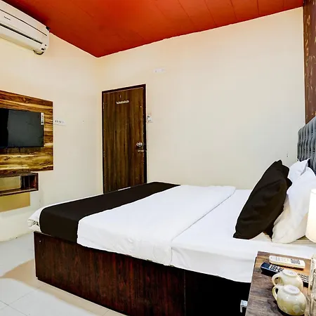 Hotel Oyo 77012 Moss View - Moca Mumbai
