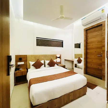 Hotel Black Burn 3*