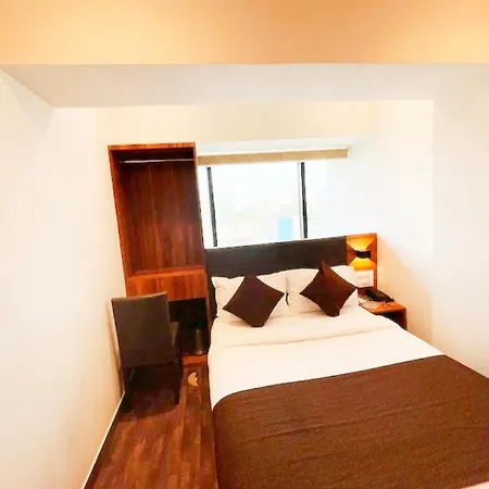 Hotel Black Burn 3*