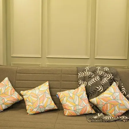 Bonjour Bandra Cozy And Chic Retreat Off Carter Rd Apartment