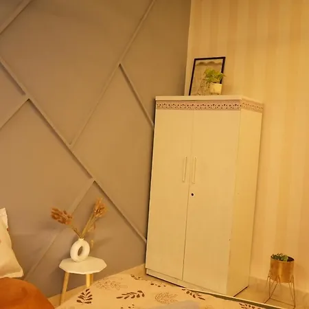 Bonjour Bandra Cozy And Chic Retreat Off Carter Rd * Mumbai