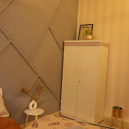 Bonjour Bandra Cozy And Chic Retreat Off Carter Rd Apartment *