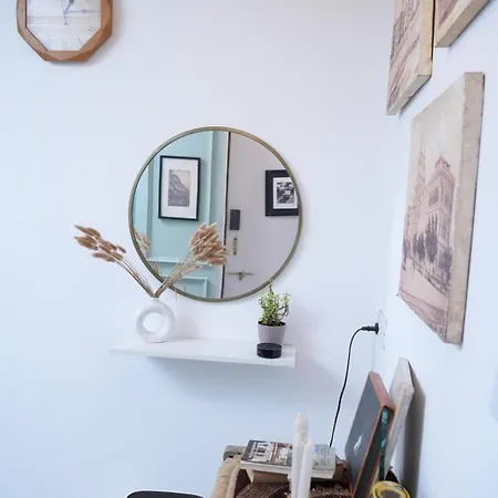 Bonjour Bandra Cozy And Chic Retreat Off Carter Rd * Mumbai