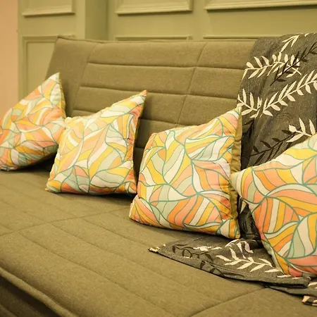 Bonjour Bandra Cozy And Chic Retreat Off Carter Rd