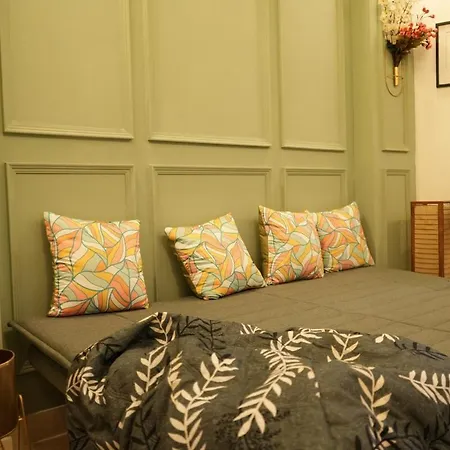Bonjour Bandra Cozy And Chic Retreat Off Carter Rd