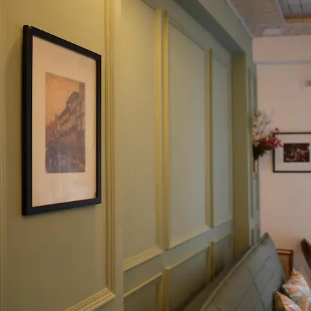 Apartment Bonjour Bandra Cozy And Chic Retreat Off Carter Rd *
