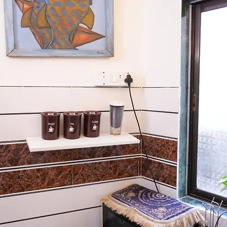 Bonjour Bandra Cozy And Chic Retreat Off Carter Rd Apartment