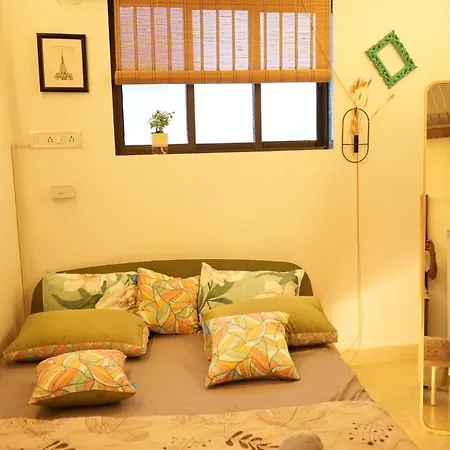Bonjour Bandra Cozy And Chic Retreat Off Carter Rd Apartment *