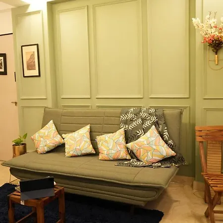 Bonjour Bandra Cozy And Chic Retreat Off Carter Rd Apartment