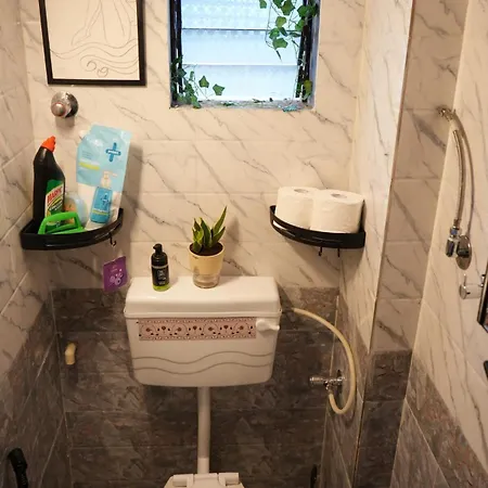 Bonjour Bandra Cozy And Chic Retreat Off Carter Rd