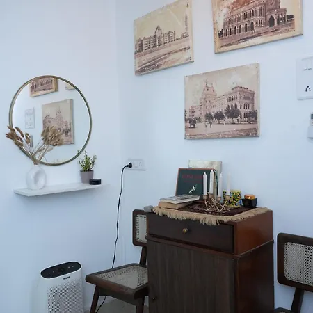 Apartment Bonjour Bandra Cozy And Chic Retreat Off Carter Rd