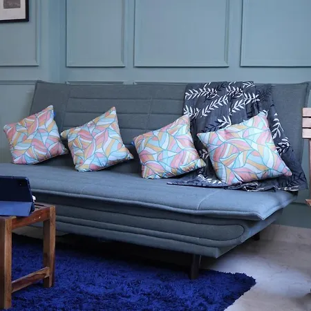Bonjour Bandra Cozy And Chic Retreat Off Carter Rd * Mumbai