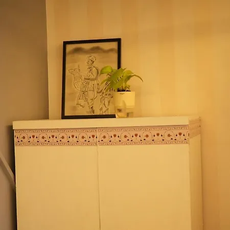 Apartment Bonjour Bandra Cozy And Chic Retreat Off Carter Rd *