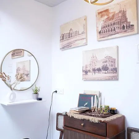 Apartment Bonjour Bandra Cozy And Chic Retreat Off Carter Rd