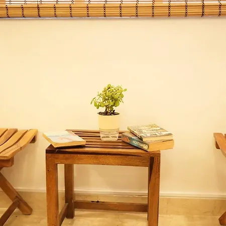 Bonjour Bandra Cozy And Chic Retreat Off Carter Rd * Mumbai