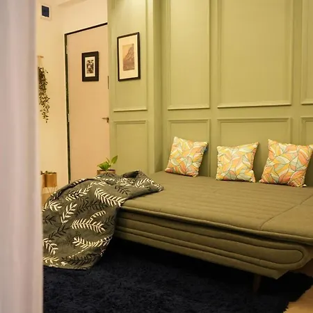 Bonjour Bandra Cozy And Chic Retreat Off Carter Rd
